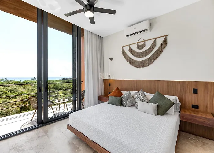Ixuh Ocean Front Quinta Avenida 4*